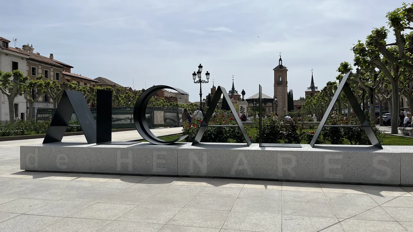 Letras en plaza de Cervantes