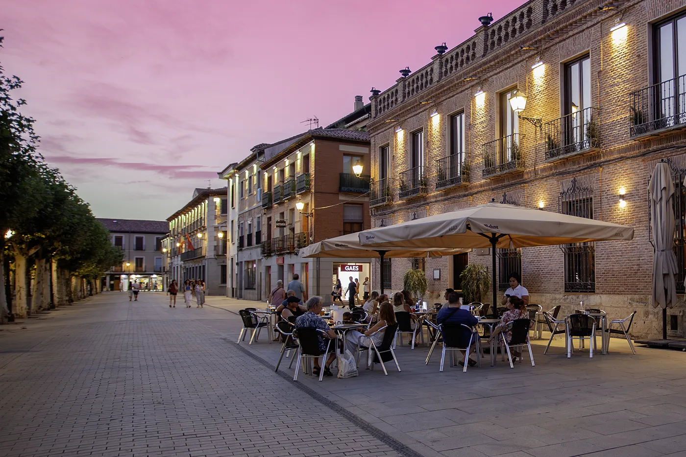 restaurante 1888 con terraza plaza de cervantes 