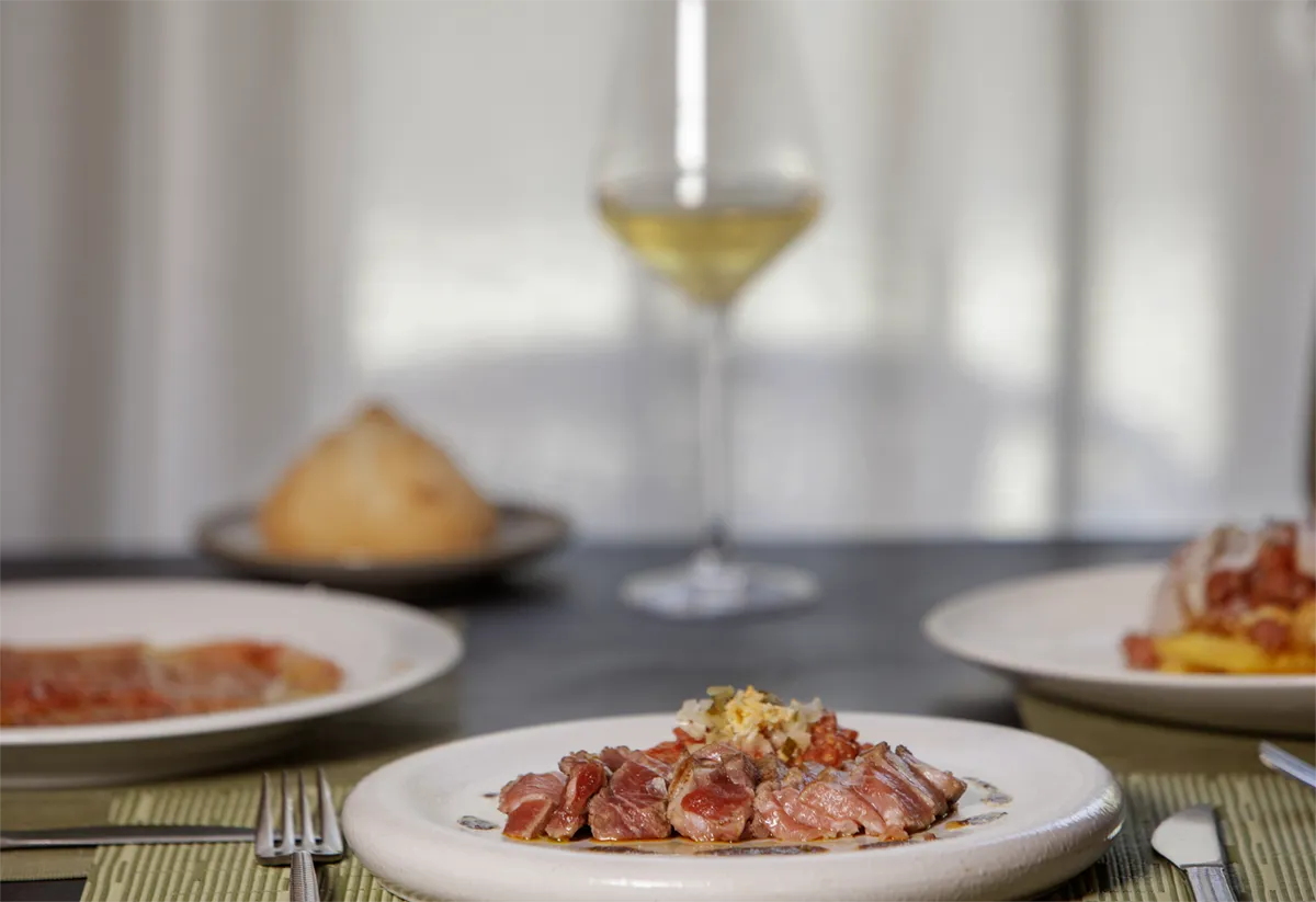 Tres platos de ventresca de atún